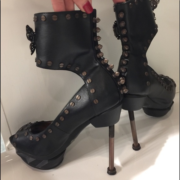 Shoes - Picture 1 of 3